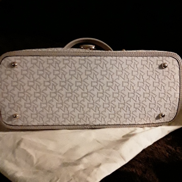 DKNY purse - Picture 3 of 8